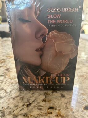 Glow The World Eyeshadow Palette - Rose Gold